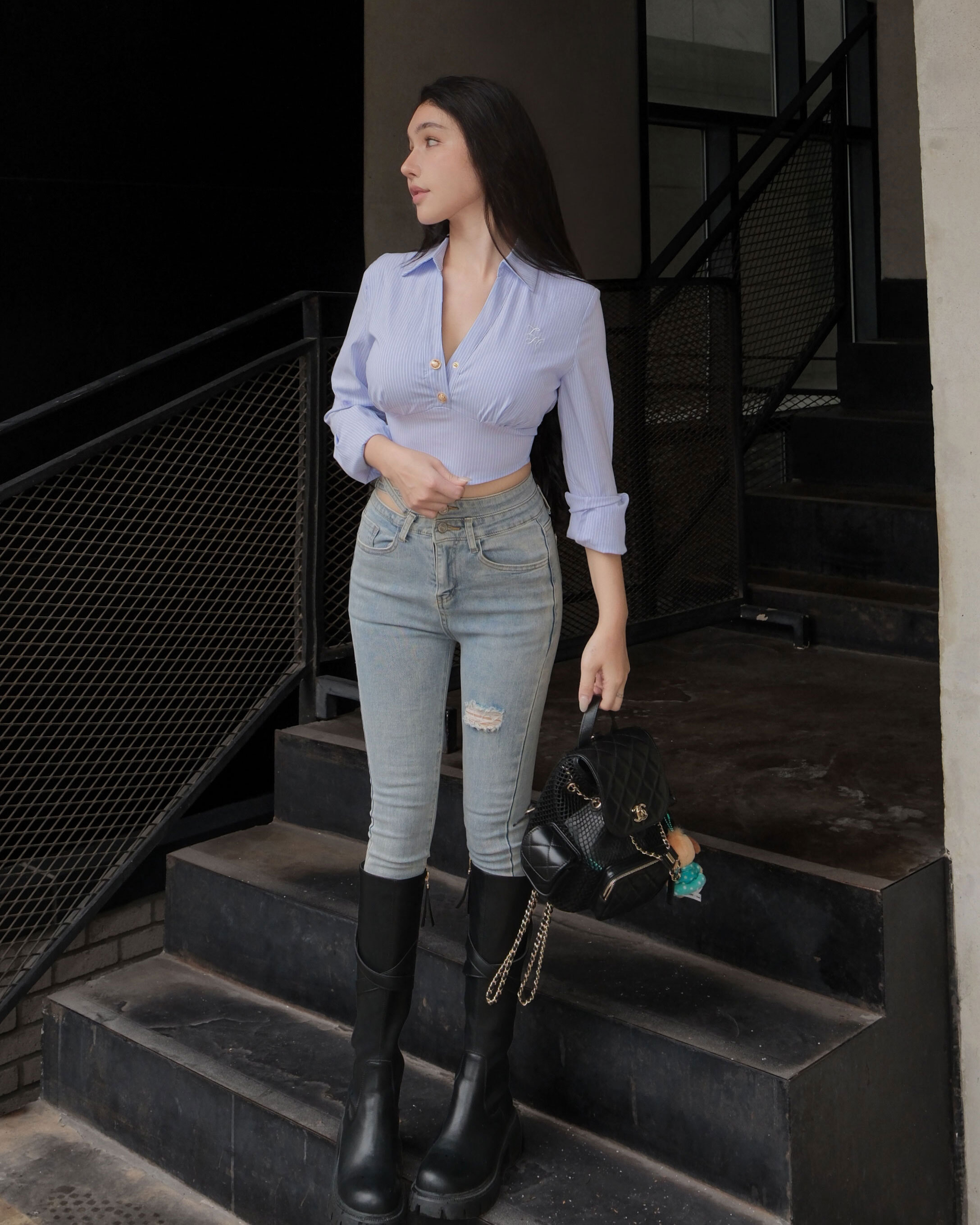 訂製-休閒條紋刺繡短版襯衫