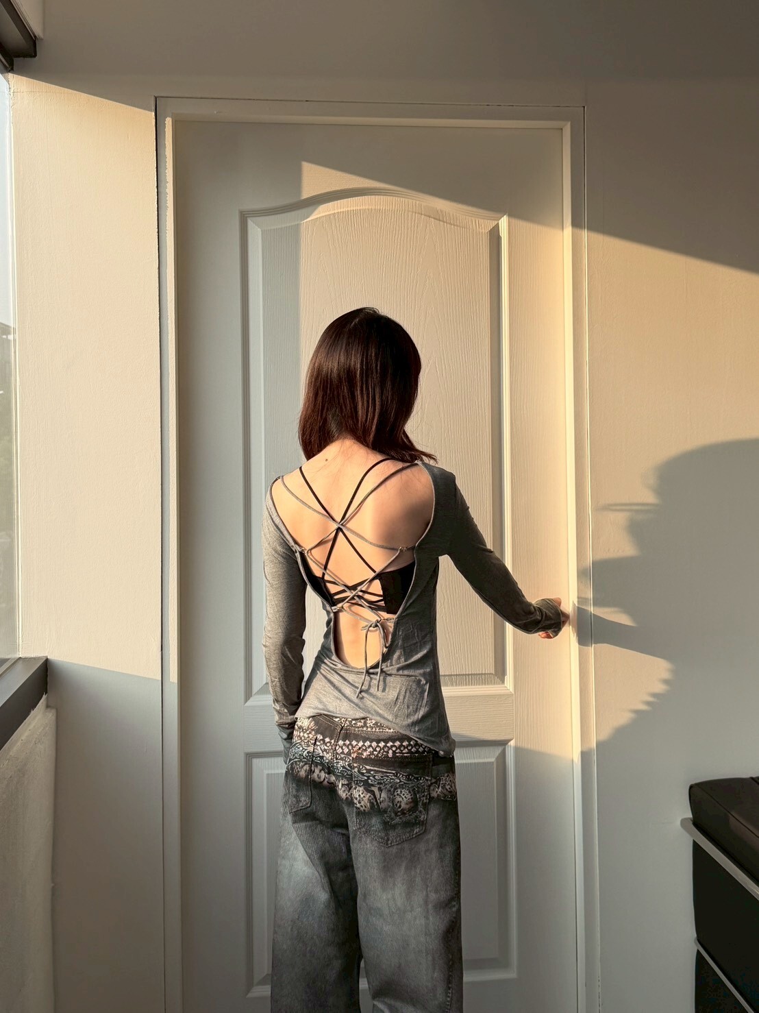 感覺至上🫰🏻 大露背綁帶罩衫 2colors