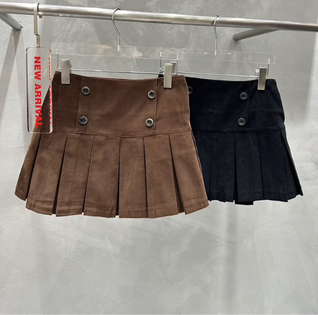 四釦燈芯絨百褶短褲裙