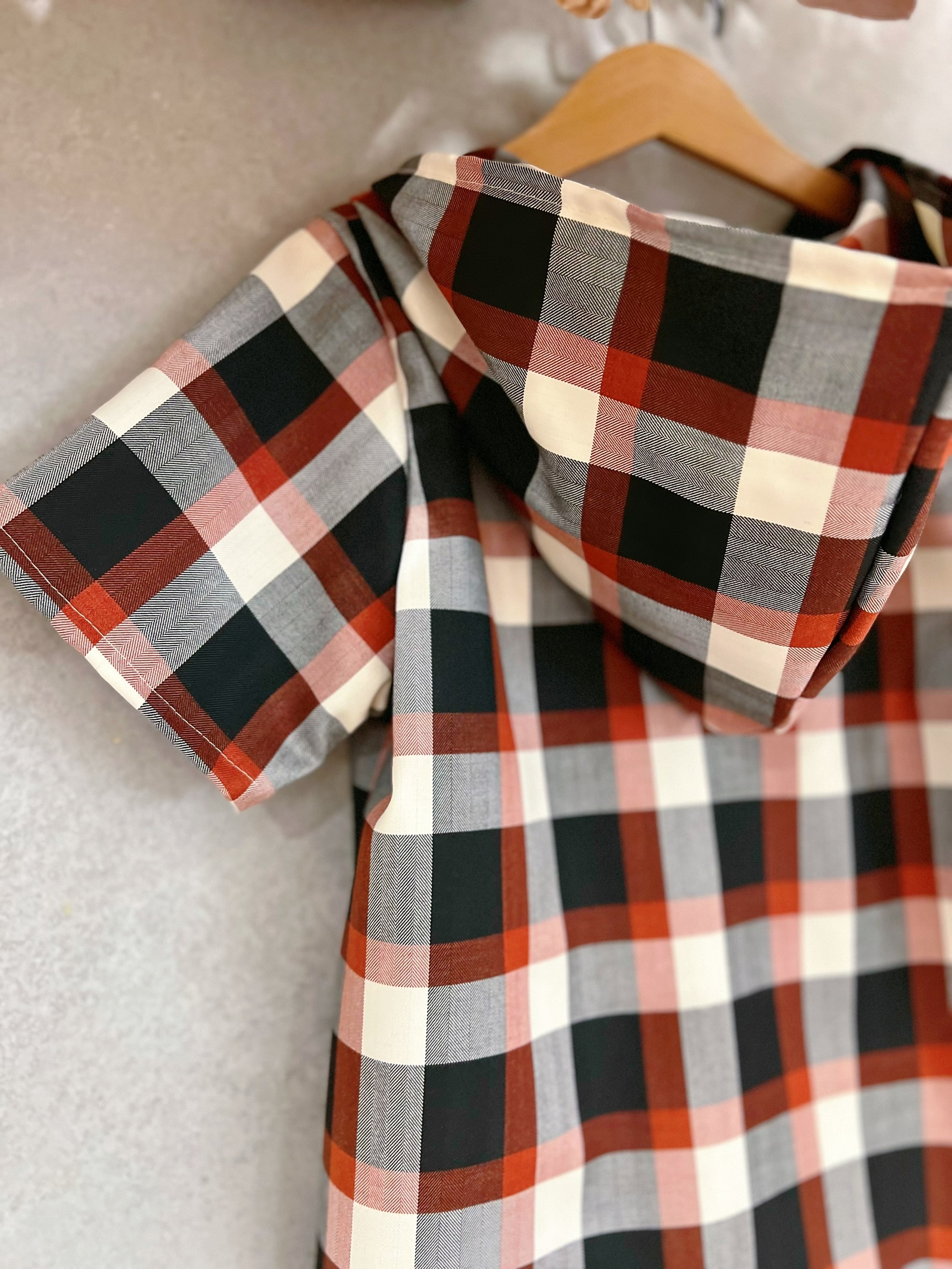 咖啡格 V領連帽短袖上衣(130)