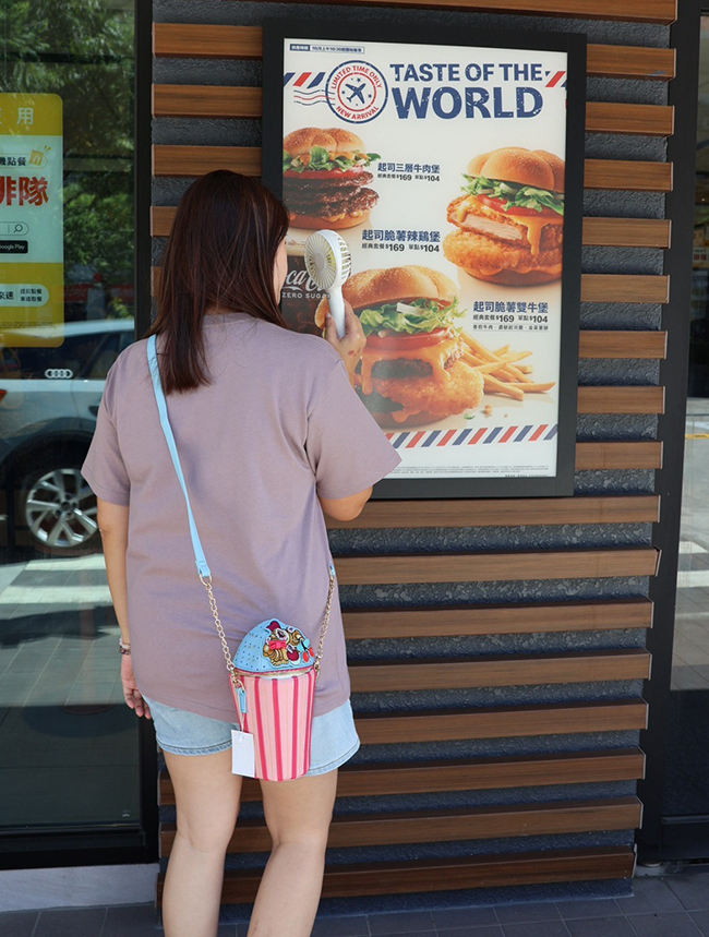 夯新品 超可愛尖叫冰淇淋小廢廢包-現貨實拍