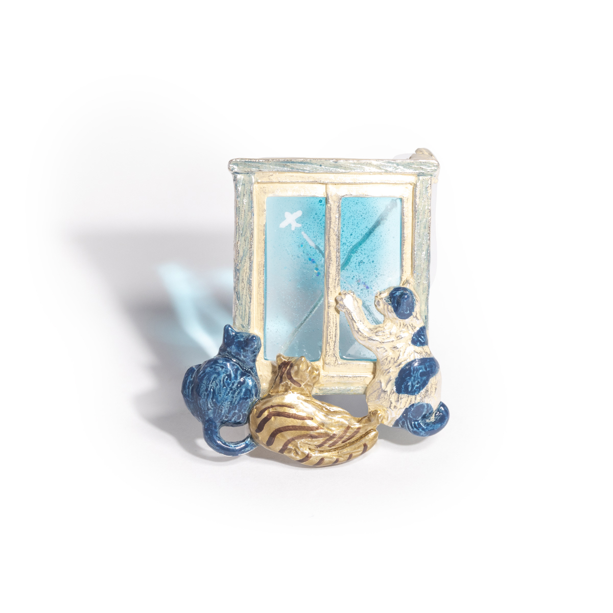 貓咪透過窗戶凝視天空胸針