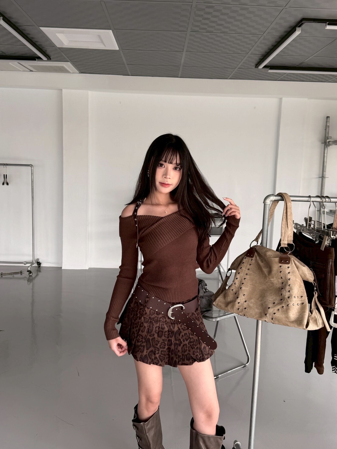 太妃拿鐵🍂 皮帶掛脖一字領針織上衣