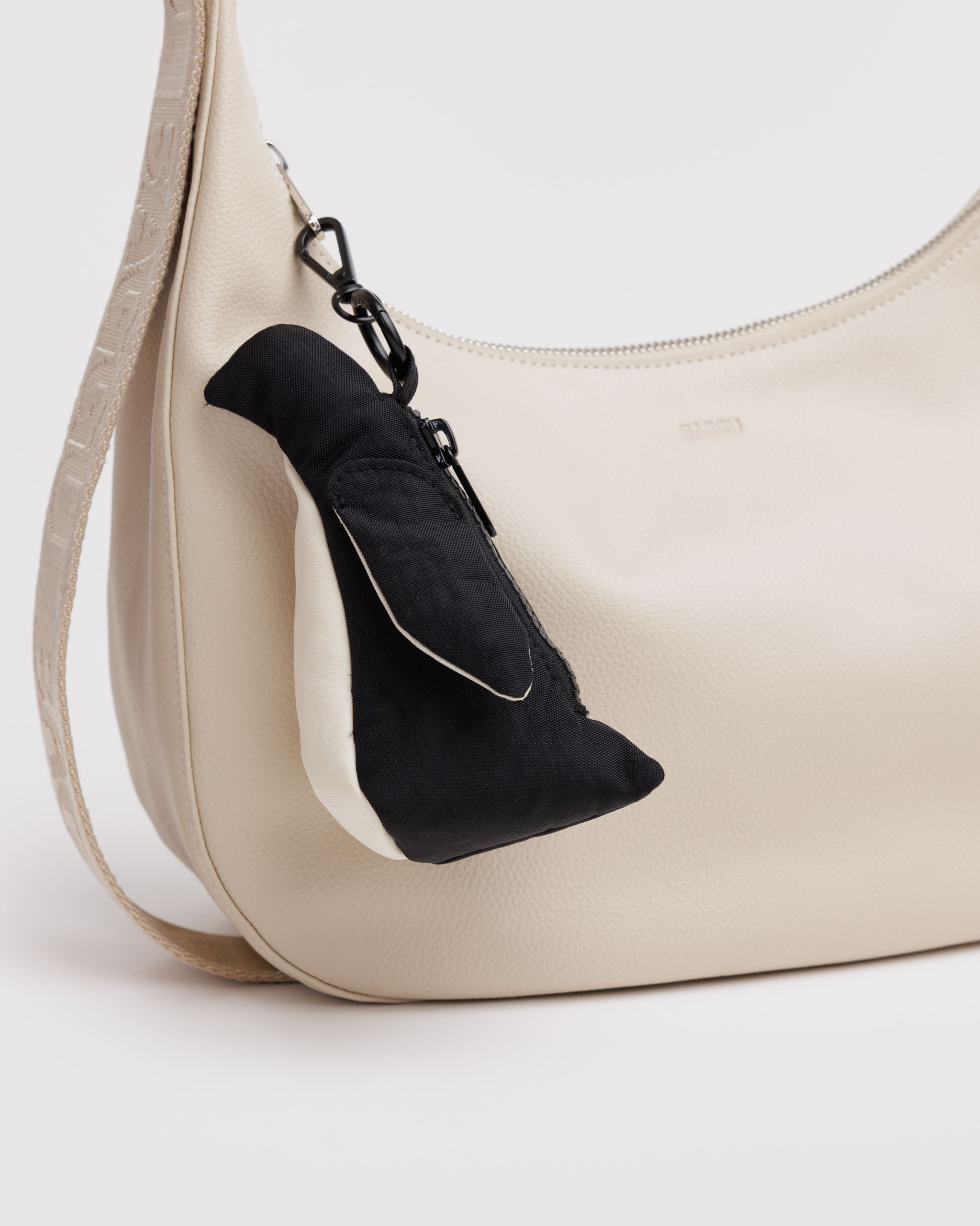 Penguin Charm - Black & White | BAGGU