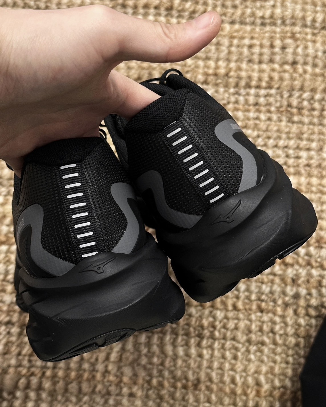 <暴走神鞋 單雙免運🔥> MIZUNO ASTRO BLACK 厚底 輪胎底 黑魂