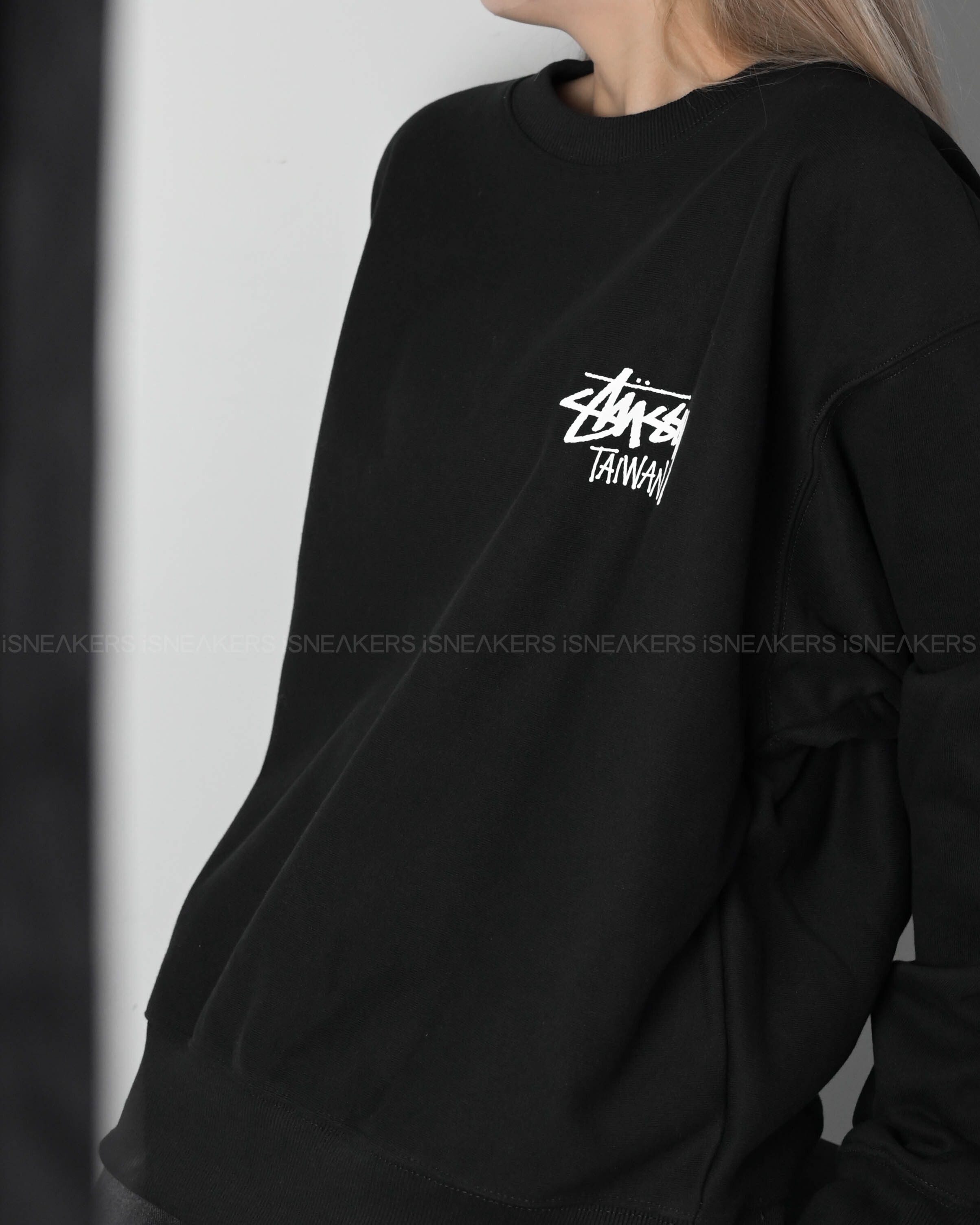 iSNEAKERS｜Stussy Stock Taiwan Crew 台灣限定大學T 黑/白/藍