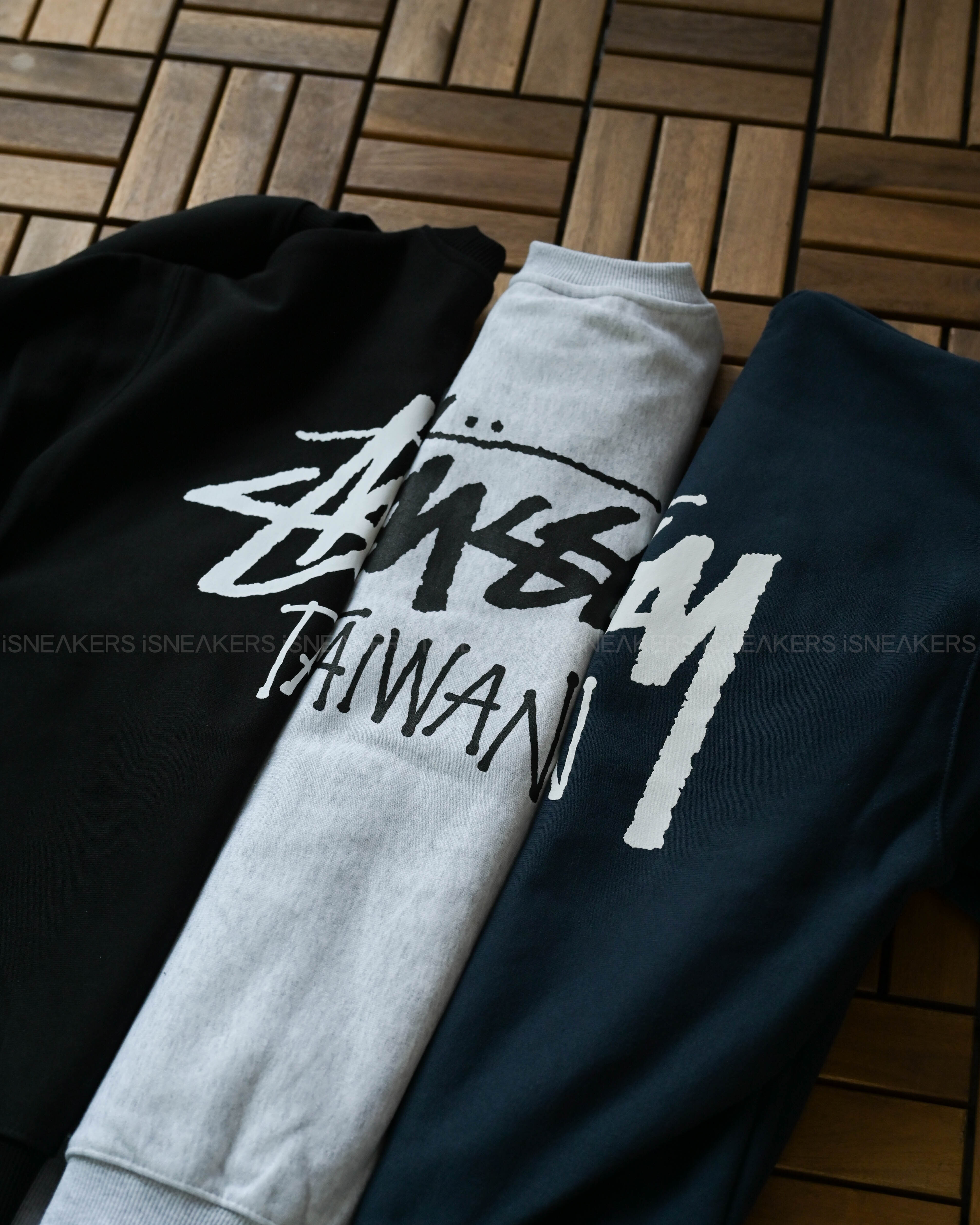 iSNEAKERS｜Stussy Stock Taiwan Crew 台灣限定大學T 黑/白/藍