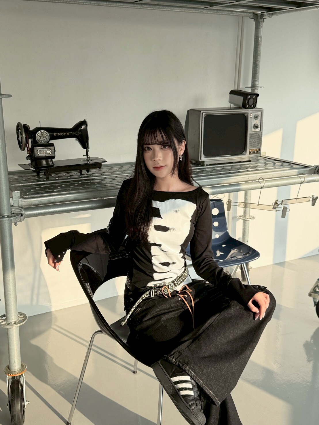 叛逆跩姐 哥特風字母噴漆感兩穿上衣2colors