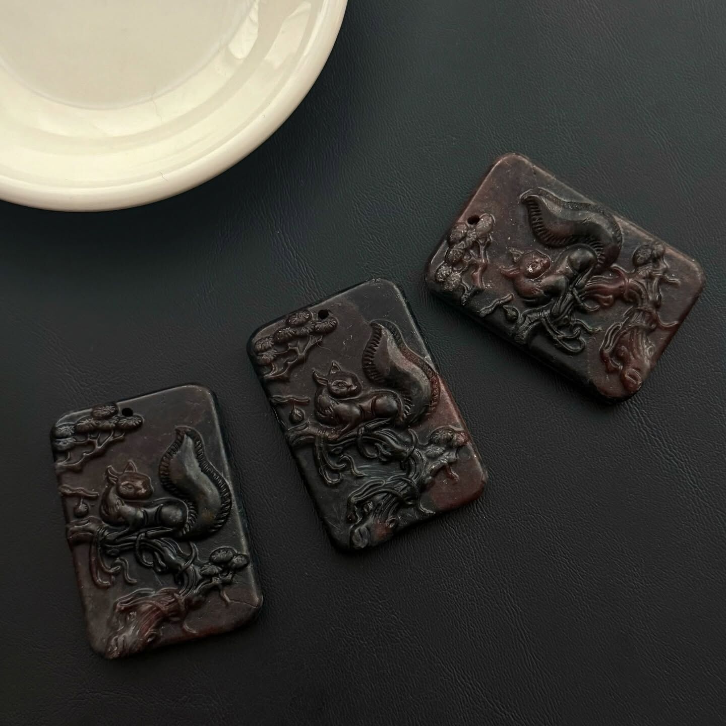 [原石] 石榴石 九尾狐 雕刻件