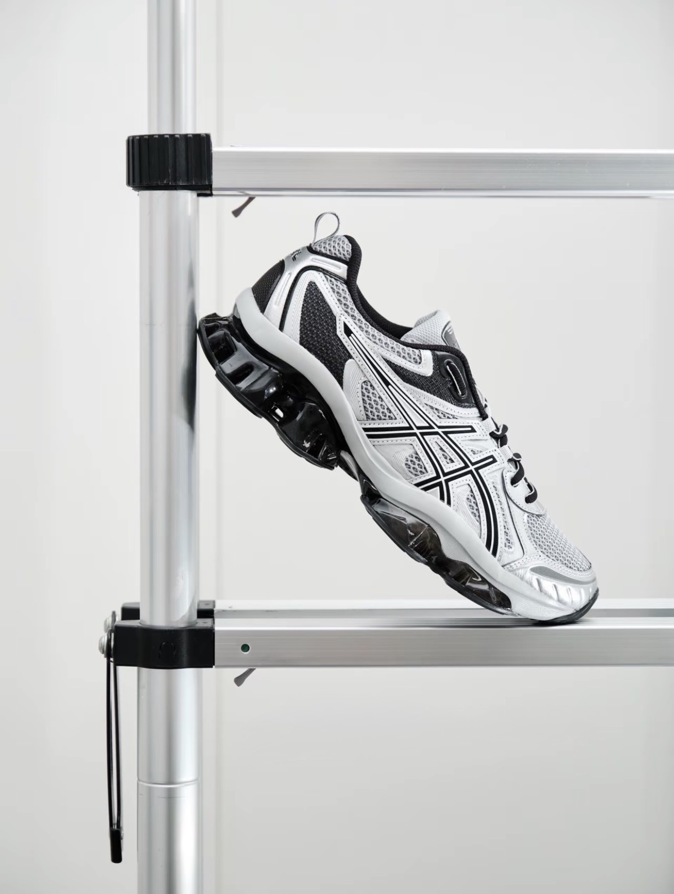 ASICS Gel-Quantum Kinetic（銀色）
