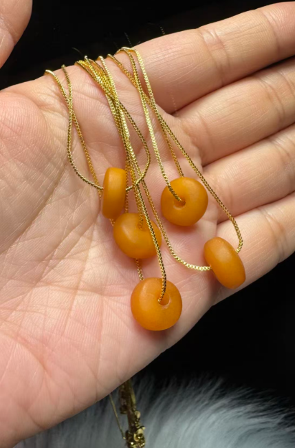 251016 - D4 天然老蜜蠟平安扣 送金色針鏈頸鏈 (11月中到貨）