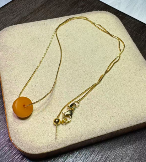 251016 - D4 天然老蜜蠟平安扣 送金色針鏈頸鏈 (11月中到貨）
