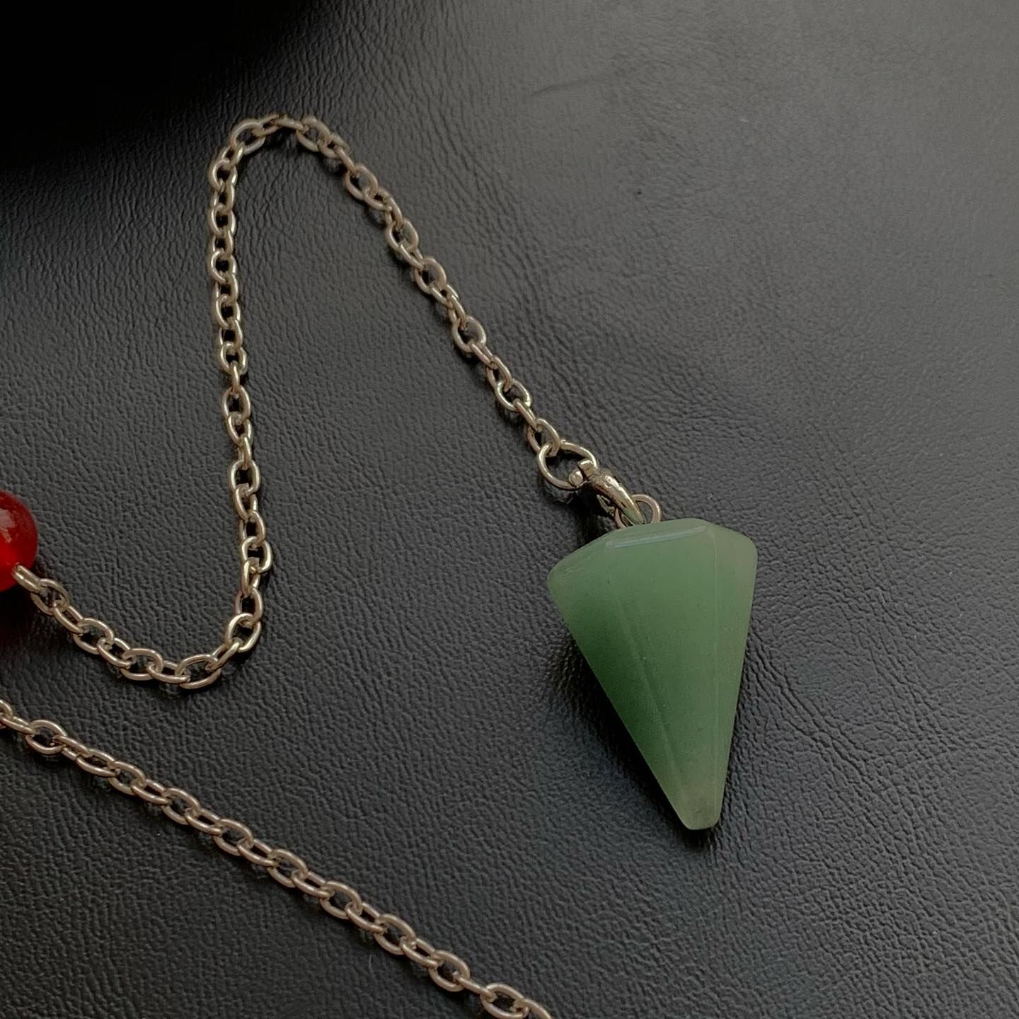 [原石] 東菱玉 七脈輪靈擺 水晶靈擺