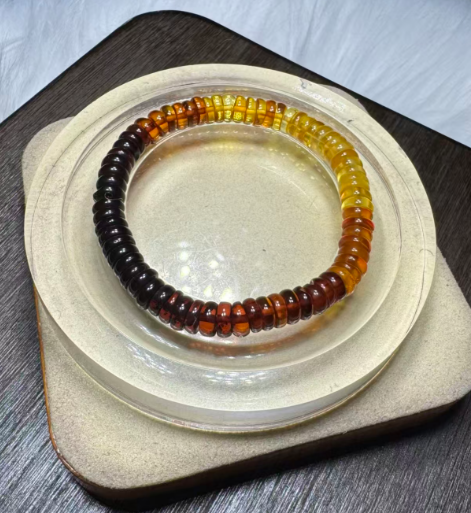 251016 - D16 漸變蜜蠟血珀橡筋圈（迷你）(11月中到貨）