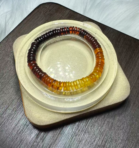 251016 - D15 漸變蜜蠟血珀橡筋圈（小）(11月中到貨）