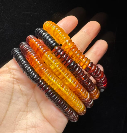 251016 - D14 漸變蜜蠟血珀橡筋圈（中）(11月中到貨）