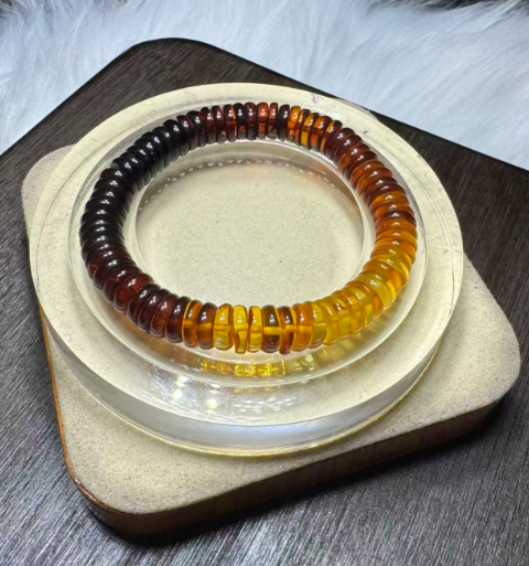 251016 - D14 漸變蜜蠟血珀橡筋圈（中）(11月中到貨）