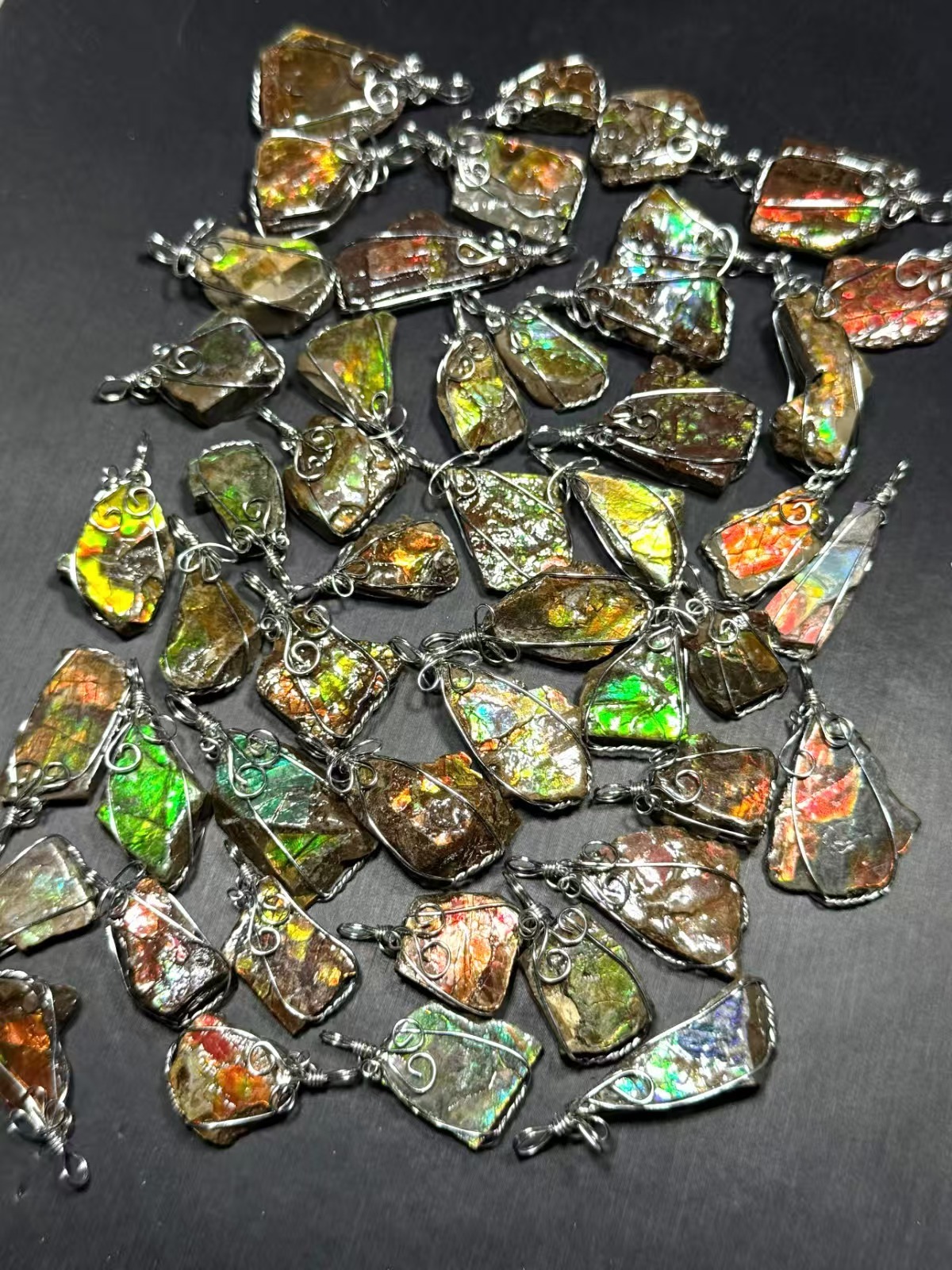 251115 -C42 天然斑彩石繞線隨型原石吊咀 （買1送1）