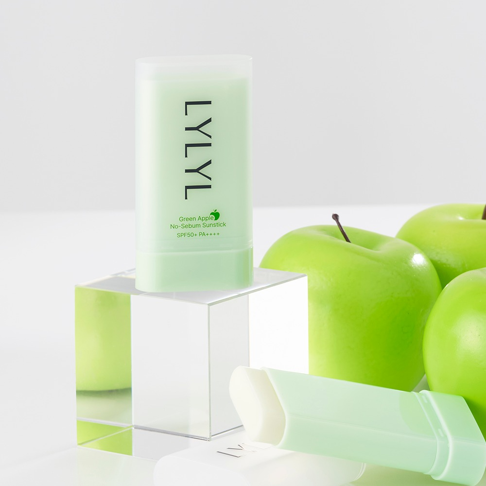 LYLYL 極緻乾爽防曬棒！🍏輕如無物 💫💫