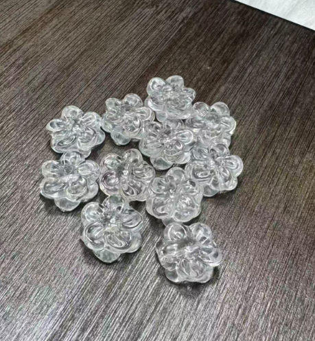 251016 - D23 白水晶立體櫻花隔珠 送 銀色固定珠針鏈頸鏈 (11月中到貨）