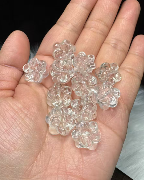 251016 - D23 白水晶立體櫻花隔珠 送 銀色固定珠針鏈頸鏈 (11月中到貨）