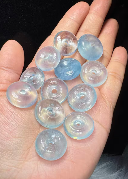 251016 - D19 透體熒光海藍寶平安扣 送 銀色固定珠針鏈頸鏈 (11月中到貨）