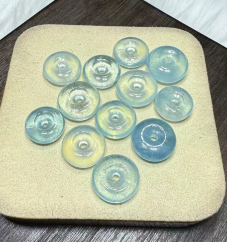 251016 - D19 透體熒光海藍寶平安扣 送 銀色固定珠針鏈頸鏈 (11月中到貨）