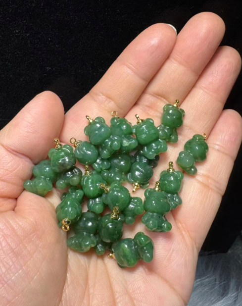 251016 - D21 墨玉小熊吊咀S925銀扣頭  送 金色固定珠針鏈頸鏈 (11月中到貨）