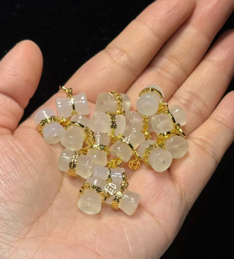 251016 - D29 荔枝凍富貴竹吊咀 送 金色固定珠針鏈頸鏈 (11月中到貨）