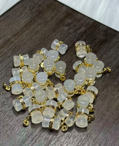 251016 - D29 荔枝凍富貴竹吊咀 送 金色固定珠針鏈頸鏈 (11月中到貨）