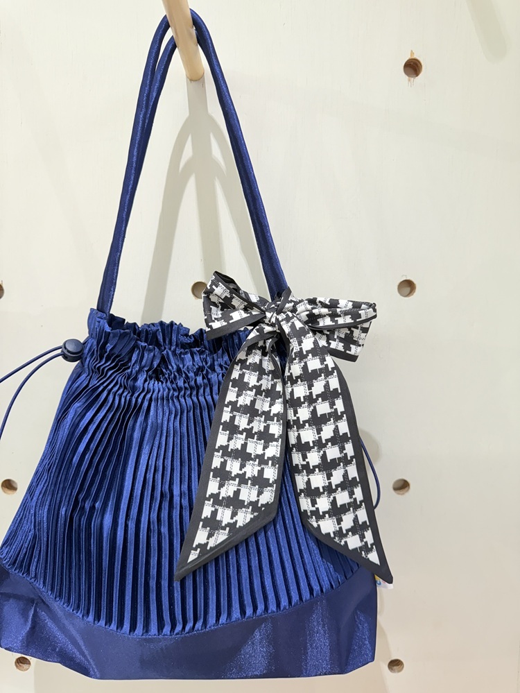 滿版百變圖案絲巾