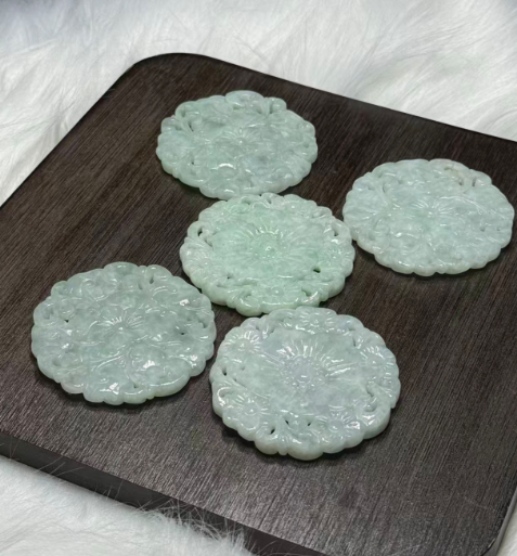 251016 - D43 天然緬甸翡翠富貴花天園餅（一物一證書）(11月中到貨）