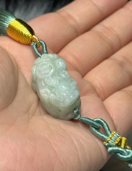 251016 - D44 天然A貨翡翠蘋果綠貔貅雕刻綠色流蘇掛飾(11月中到貨）