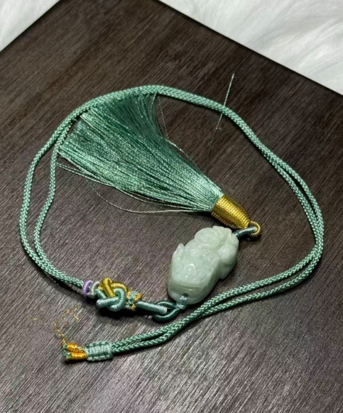 251016 - D44 天然A貨翡翠蘋果綠貔貅雕刻綠色流蘇掛飾(11月中到貨）