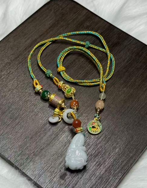 251016 - D47 天然A貨翡翠生菜砂金葫蘆設計款毛衣鏈(11月中到貨）