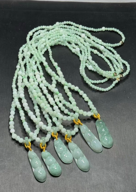 251016 - D48 A貨翡翠蘋果綠冰種豆莢長頸鏈（一物一證書）(11月中到貨）