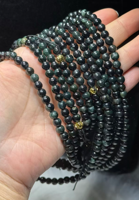 251016 - D52 5mm+烏雞玉翡翠砂金設計款60cm長頸鏈(11月中到貨）