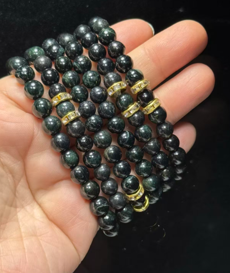 251016 - D53 6mm+烏雞墨玉翡翠砂金設計款手串(11月中到貨）