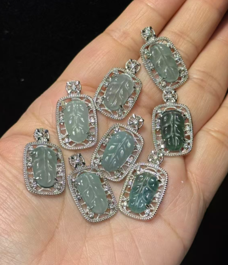 251016 - D57 A貨翡翠葉子鏤空寶貝方形吊咀(11月中到貨）