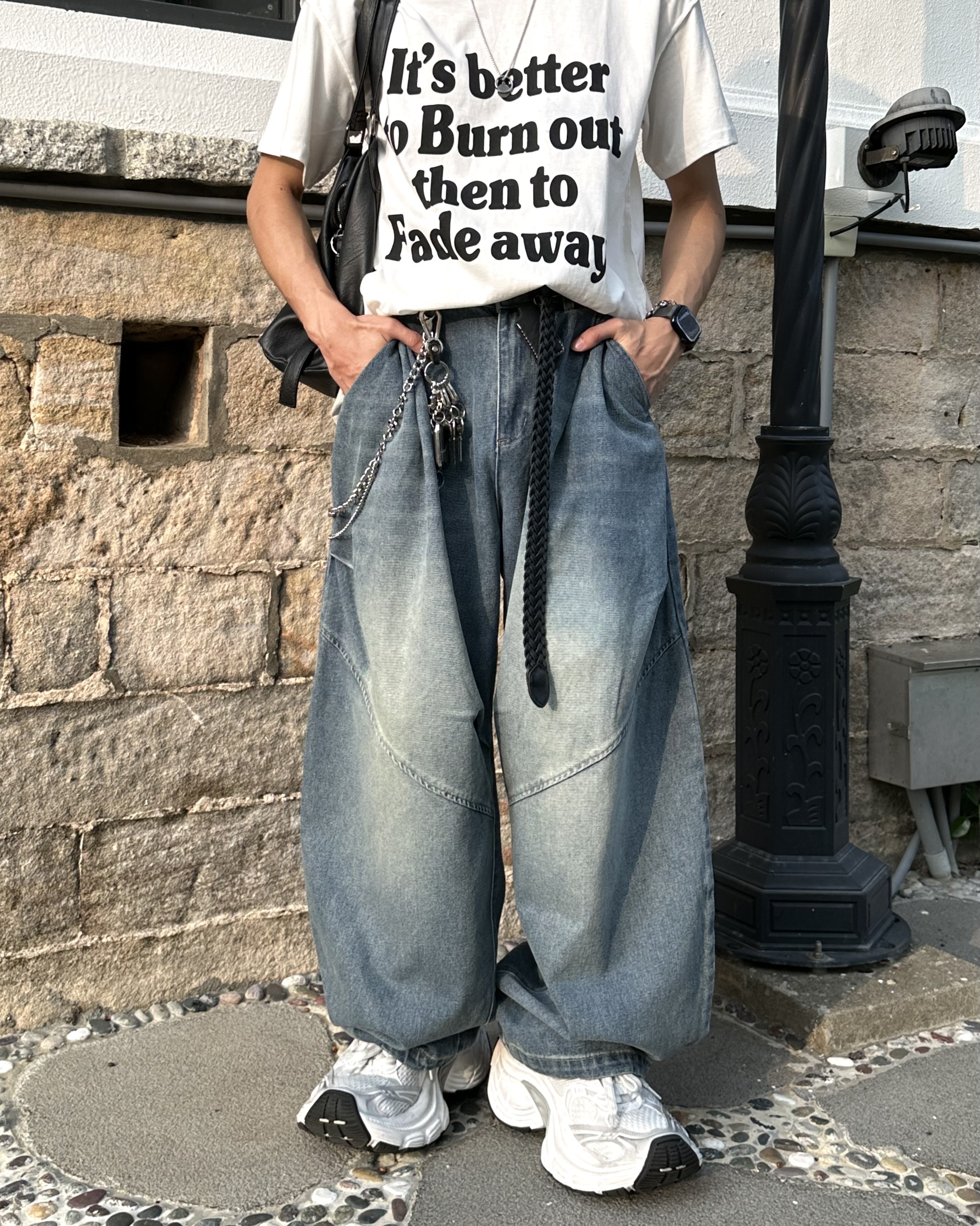 𝐇·𝐓·𝐒 韓國 微彎刀設計 復古水洗 刷白 素面 立體割線 牛仔 長褲