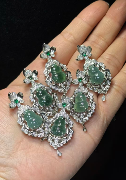 251016 - D63 A貨翡翠葫蘆水滴包邊花花吊咀(11月中到貨）