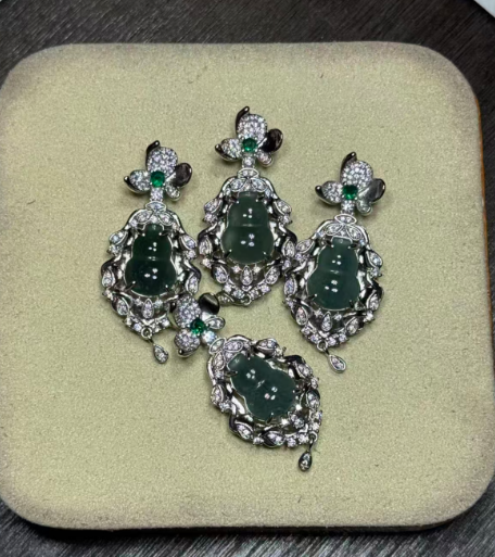 251016 - D63 A貨翡翠葫蘆水滴包邊花花吊咀(11月中到貨）