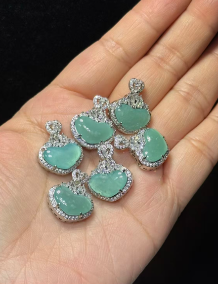 251016 - D62 A貨翡翠心心相印包邊盒子吊咀(11月中到貨）