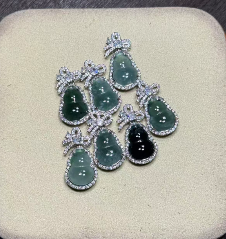 251016 - D64 A貨翡翠葫蘆包邊蝴蝶吊咀(11月中到貨）