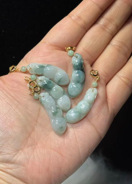 251016 - D69 A貨翡翠福豆懶人扣吊咀 (11月中到貨）