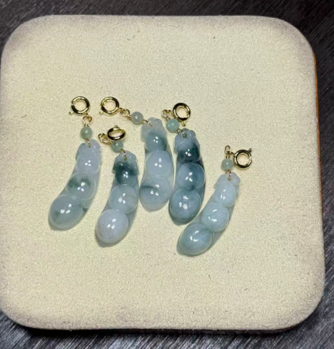 251016 - D69 A貨翡翠福豆懶人扣吊咀 (11月中到貨）