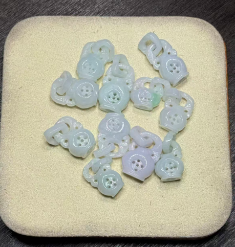 251016 - D77 A貨翡翠古代花瓶吊咀(11月中到貨）