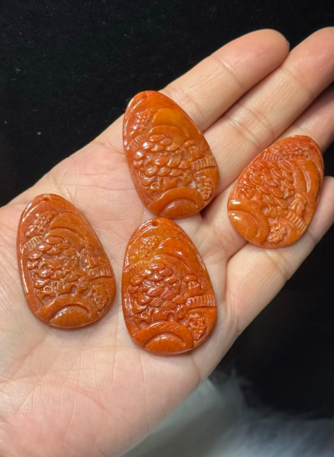 251016 - D74 A貨紅翡翠山明水秀吊咀（大）(11月中到貨）