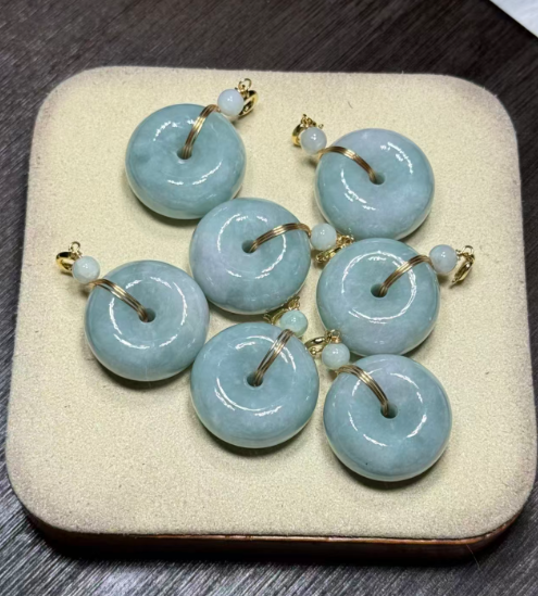 251016 - D79 A貨翡翠胖胖平安扣吊咀(11月中到貨）