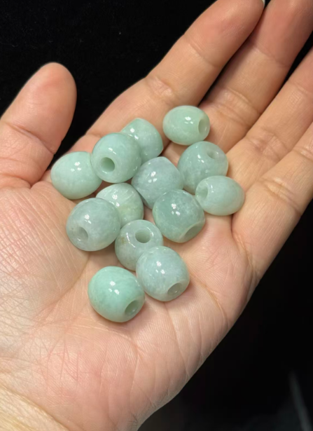 251016 - D82 A貨翡翠桶珠隔珠(11月中到貨）